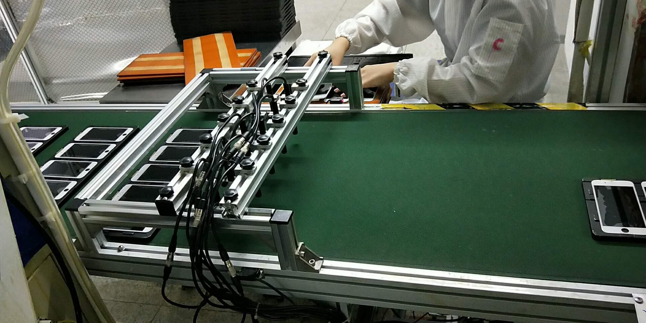 多通道 LED UV 固化燈整合於輸送線與治具上的應用現場
